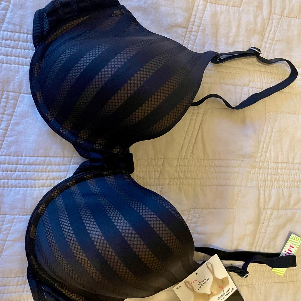Maidenform Black Full-Coverage Bra with Molded Cups